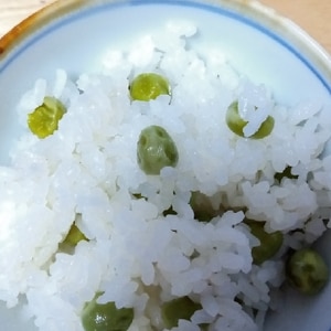 冷凍グリーンピースで豆ごはん